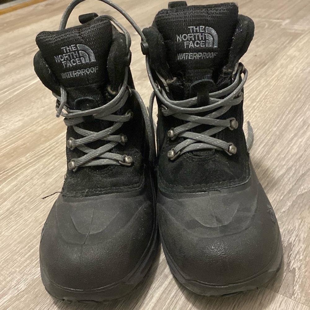 North face snow waterproof boots size 4